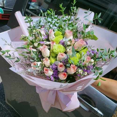 18 Milky Pink Rose Bouquet