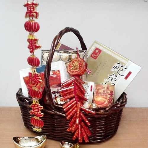 Chinese New Year Hamper With Abalone And Noodles