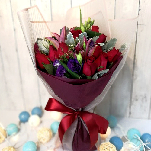 12 Red Rose And Red Lily Bouquet